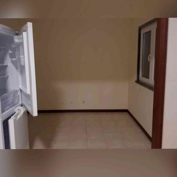 Moradia em St.Amaro de Oeiras . Casa e apartamentos para arrendar