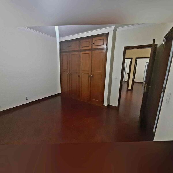 Moradia em St.Amaro de Oeiras . Casa e apartamentos para arrendar