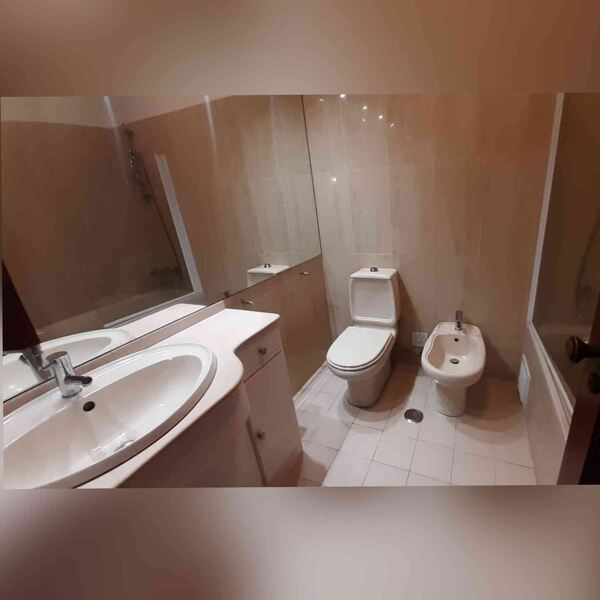 Moradia em St.Amaro de Oeiras . Casa e apartamentos para arrendar