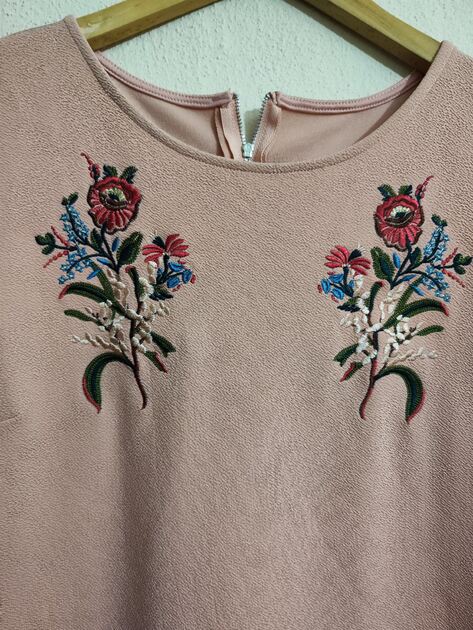 Vestido elegante bordado, cor de rosa, Midi, tamanho L. Vestidos