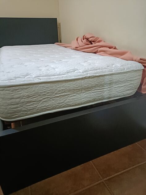 Cama completa de solteiro IKEA . Camas