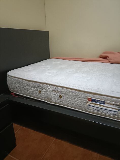 Cama completa de solteiro IKEA . Camas