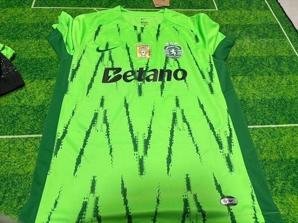 Camisolas de futebol de vários clubes. . Camisolas futebol