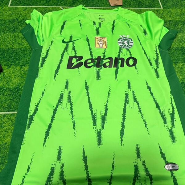 Camisolas de futebol de vários clubes. . Camisolas futebol
