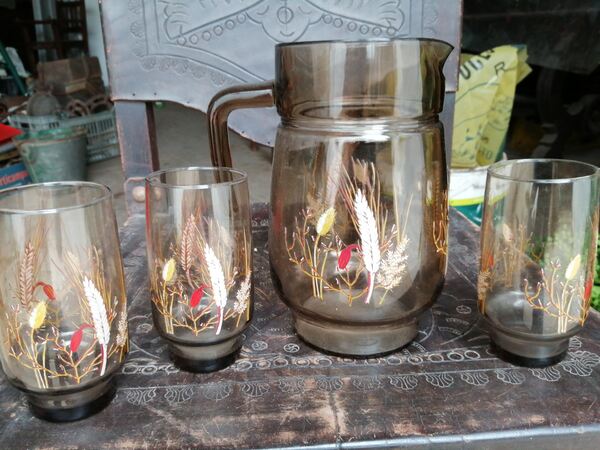 conj vintage , jarro e 3 copos ,em vidro. Outros