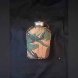  Gorro, boné, cantil e camisa militar Espanha. Outras Artes e Coleccionismo