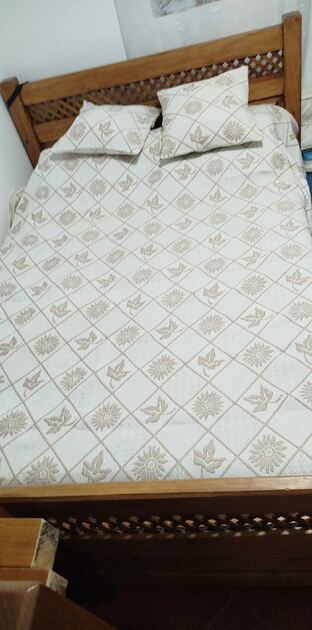 vende cama casal+camas de solteiro(2)+sofá cama. Camas