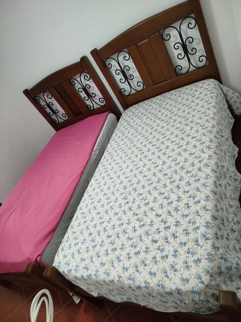 vende cama casal+camas de solteiro(2)+sofá cama. Camas