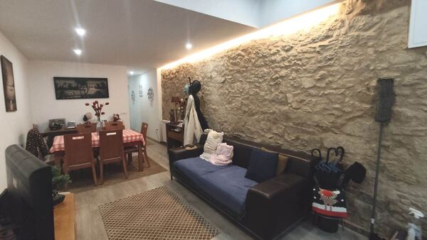 Moradia T4, totalmente  renovada na Póvoa de Varzi. Casa e apartamentos para vender