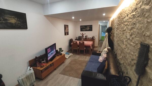 Moradia T4, totalmente  renovada na Póvoa de Varzi. Casa e apartamentos para vender