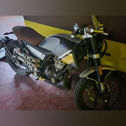 Fb mondial 125. Motos. São Domingos de Benfica. 2018  Sachs 10.500 km Moto de estrada Gasolina com chumbo Cinzento 125 cc Muito bom