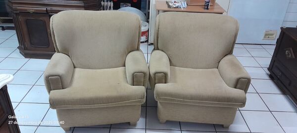 Trio de sofás em tecido. Sofás e Poltronas