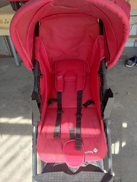 Carrinho de bebê vermelho + ovo. Carrinhos de Bebé