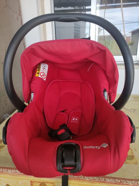 Carrinho de bebê vermelho + ovo. Carrinhos de Bebé