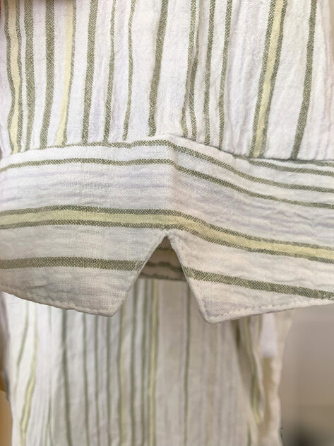 Blusa de Senhora Riscada, como Nova. Camisas e Blusas