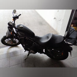 Harley Davidson Iron 883. Motos. Oliveira de Azeméis. 2012  Harley-Davidson 14.000 km Custom Gasolina sem chumbo Preto 883 cc Assento baixo Assento alto Chave de proximidade Com dois lugares Com encosto