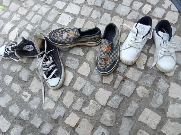 lote de calçado de criança . Desportivos
