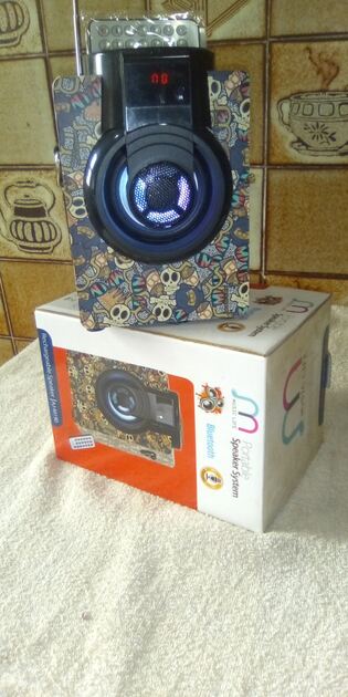 COLUNA portatil com Comando. Colunas Wi-fi e Bluetooth