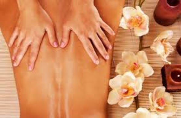 Massagens de relaxamento corporal. Terapias e Massagens