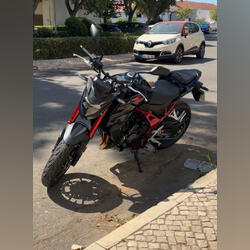 Honda cbr 750 2024. Motos