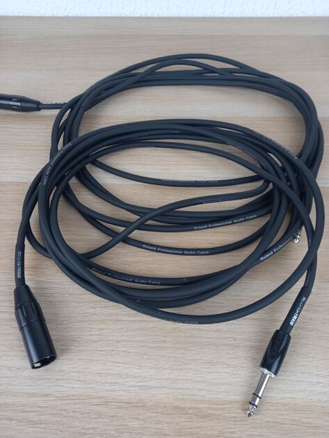 2 Cabos Roland Rcc-15-TRXM preto 4,5 m. Equipamento de DJ. Paredes. Novo / Como novo