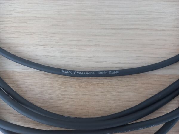 2 Cabos Roland Rcc-15-TRXM preto 4,5 m. Equipamento de DJ. Paredes. Novo / Como novo