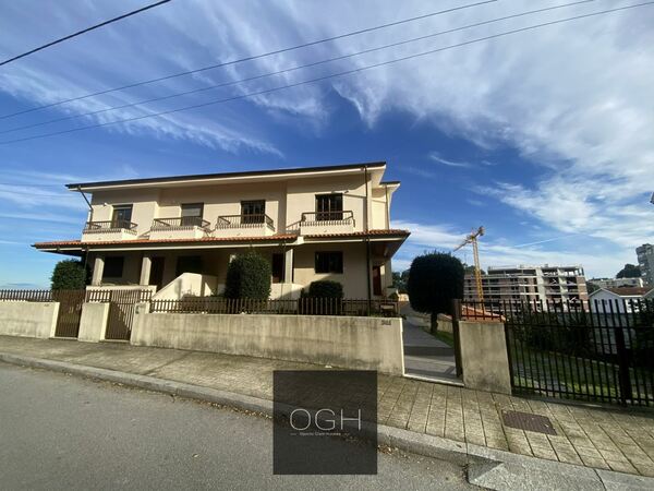 Moradia V5 ao centro de Gondomar, excelentes áreas. Casa e apartamentos para vender