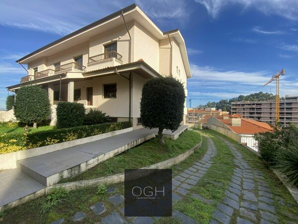 Moradia V5 ao centro de Gondomar, excelentes áreas. Casa e apartamentos para vender