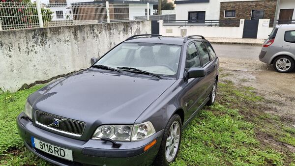 volvo v40 Diesel. Carros