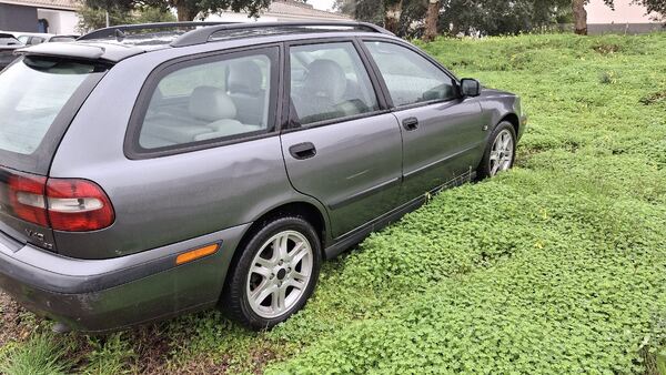 volvo v40 Diesel. Carros