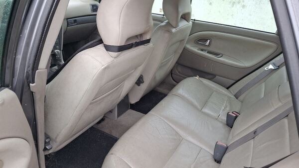 volvo v40 Diesel. Carros