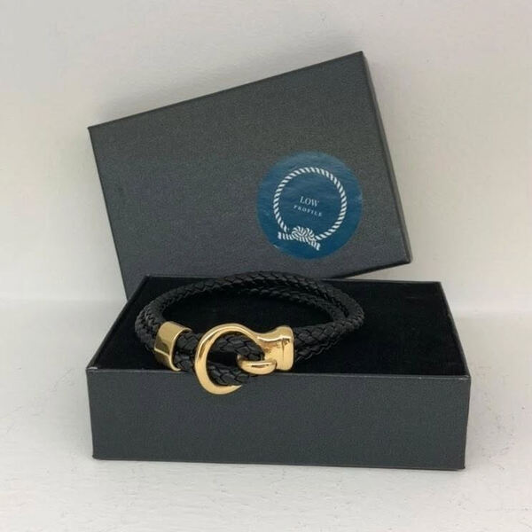 Pulseira em Aço inoxidável e Couro de qualidade. Pulseiras