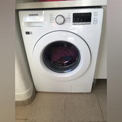 Máquina de lavar . Máquinas de Lavar Roupa. Bombarral. Samsung 8 kg Classe energética D   Abertura frontal Gaveta Com garantia