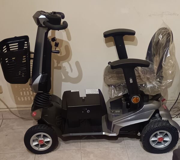 scooters elétrica para mobilidade reduzida. Scooters
