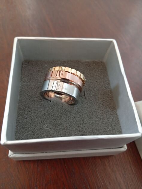 Anel Calvin Klein.. Anéis