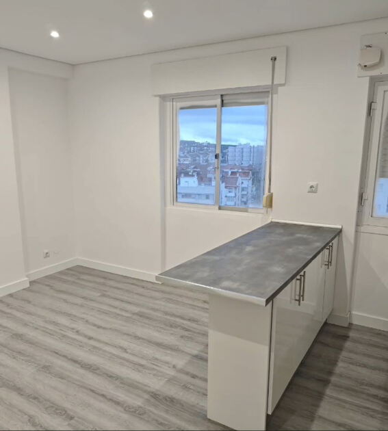 Apartamento T1 na Reboleira Totalmente Remodelado. Casa e apartamentos para vender