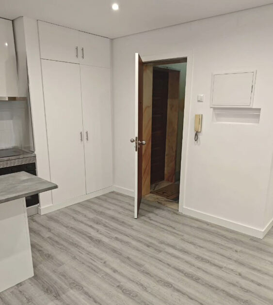 Apartamento T1 na Reboleira Totalmente Remodelado. Casa e apartamentos para vender
