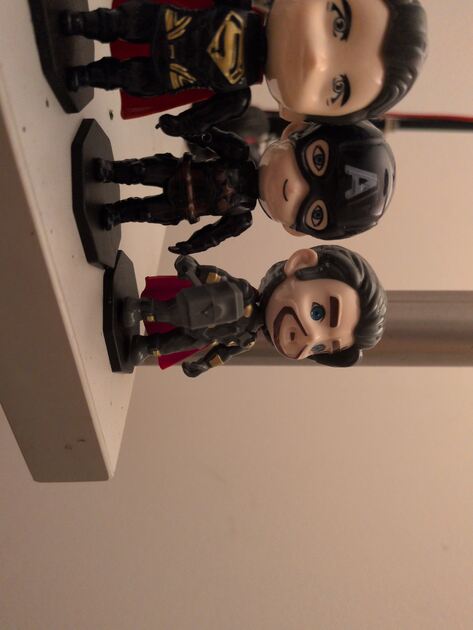 Boneco Avengers mystery box. Figuras de ação