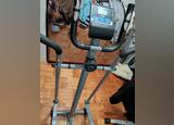 ginásio . Outras máquinas de cardio