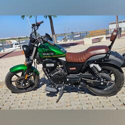 Um renegade sport 125cc. Motos. 2021  Sachs 3.844 km Chopper Gasolina sem chumbo Verde 7 cc Muito bom