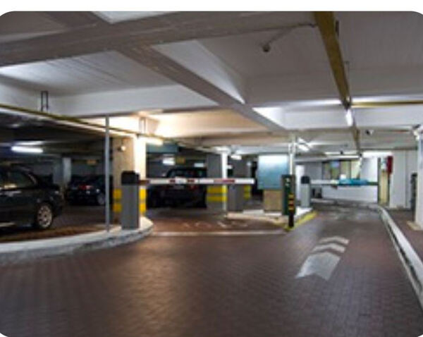 Garagem a arrendar . Garagens para arrendar