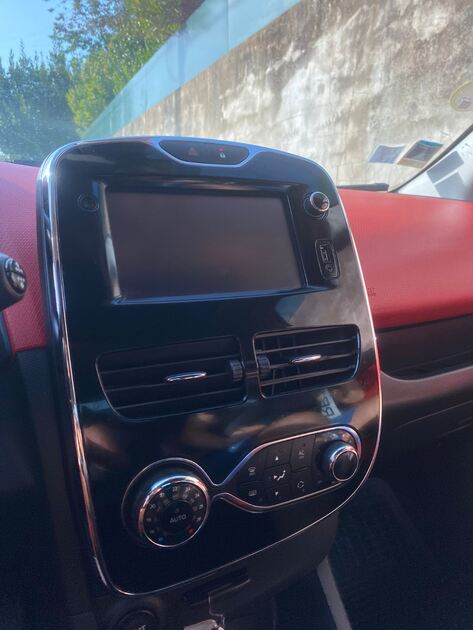 Renault Clio IV. Carros