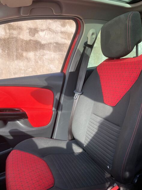 Renault Clio IV. Carros