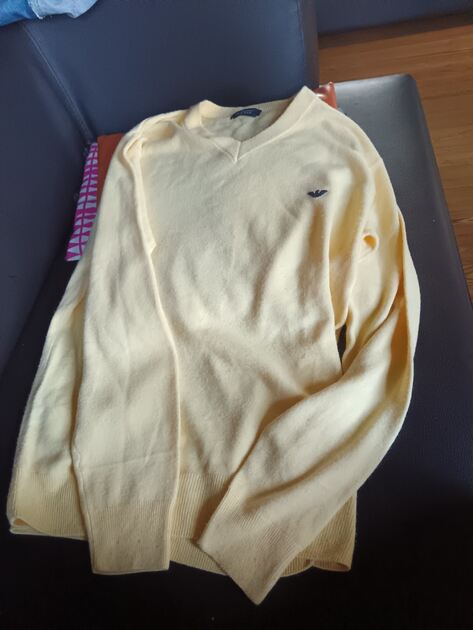 Suéter Vintage Armani Jeans – Lã Virgem – Amarelo (Ano 2000)
. Camisolas