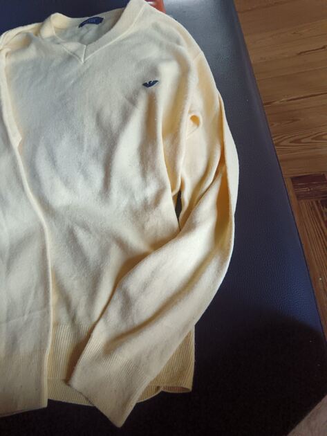 Suéter Vintage Armani Jeans – Lã Virgem – Amarelo (Ano 2000)
. Camisolas