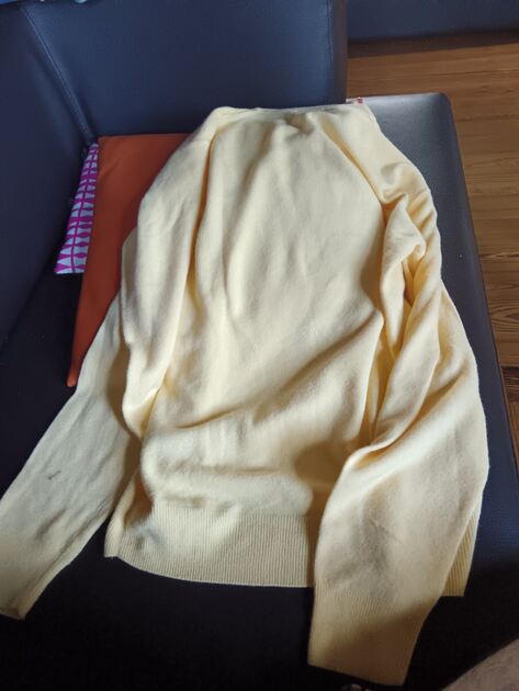 Suéter Vintage Armani Jeans – Lã Virgem – Amarelo (Ano 2000)
. Camisolas