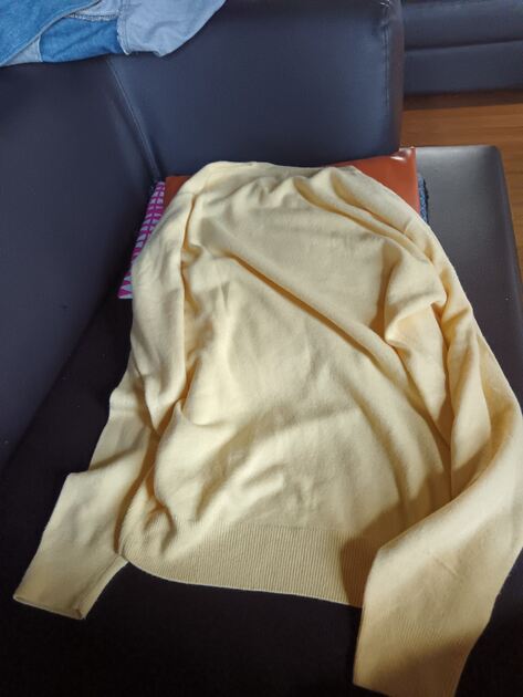 Suéter Vintage Armani Jeans – Lã Virgem – Amarelo (Ano 2000)
. Camisolas