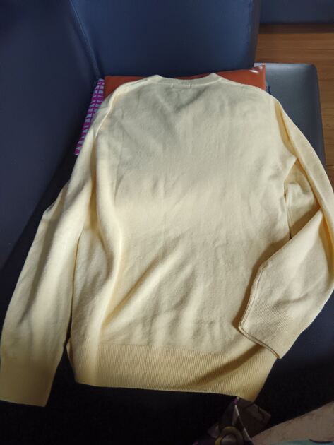 Suéter Vintage Armani Jeans – Lã Virgem – Amarelo (Ano 2000)
. Camisolas