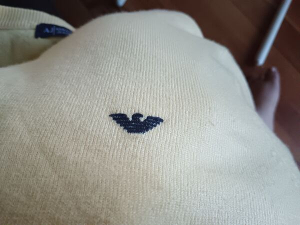 Suéter Vintage Armani Jeans – Lã Virgem – Amarelo (Ano 2000)
. Camisolas