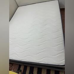 Colchão a venda e cama de oferta . Colchões